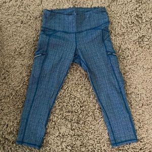 Blue athleta cropped yoga pants with zip pockets